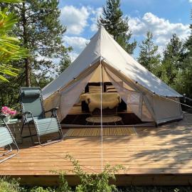 Intsu Royal Kadakametsa Glämp, hotel sa Liiva