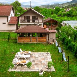 Colt de Rai, hotel a Berislăveşti