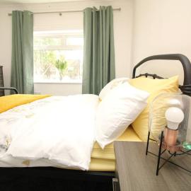 Exceptional 3 Bed, Great Location in Ashby Ideal for Travellers, Short Holiday Stays And Contractors، فندق في Brumby