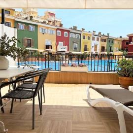Your Poolside Paradise by the Sea, Hotel in Port Saplaya