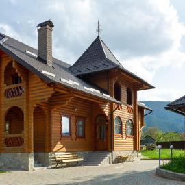 Гостинний двір КАРПАТІЯ, Верховина, hotel in Verkhovyna