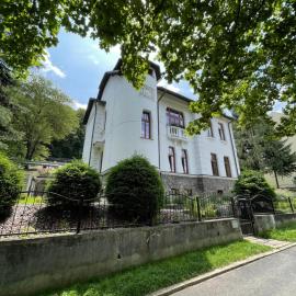 Historická vila Dom hostí, hotel a Podbrezová