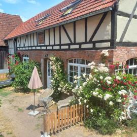 Romantisches Rosencottage, viešbutis mieste Hofheim in Unterfranken