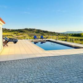 Reis House, hotel en Torre de Dona Chama