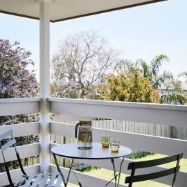 Beachside Retro Retreat Portarlington, hotel in Portarlington