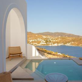 Ios Seaside house with sunset view and small pool, hotel sa Ios Chora