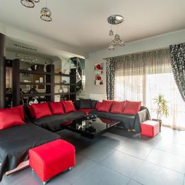BLACK & WHITE CITY VILLA