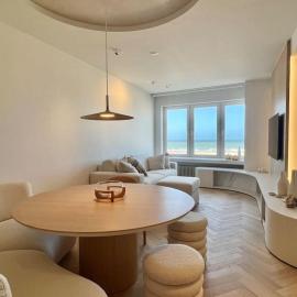 Luxe appartement met adembenemend uitzicht op zee โรงแรมในออสเทนด์