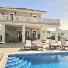 Villa Vista Bella Costa Adeje in ruhiger Villengegend mit Meerblick، فندق في أديخي