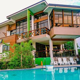 Heart of Mother Earth (HOME) Resort, hotel en Aringay