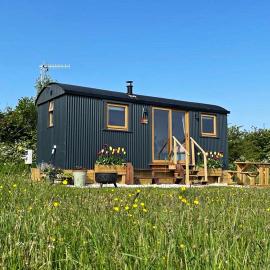 Luxury Shepherd Hut in the Peak District, hotell i Bakewell