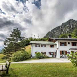 Ferienwohnung Alpenglück, hotelli kohteessa Marktschellenberg