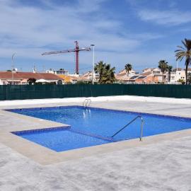 Casa Alex Torrevieja- Holiday House - con piscina comunitaria, hotel in Torrevieja