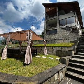 Infinity Villa, hotel u gradu Bušteni