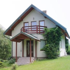 Dom wśród Modrzewi