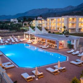 Notos Heights Hotel & Suites โรงแรมในมาเลีย