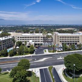 Viesnīca DoubleTree by Hilton Rosemead pilsētā Rouzmīda