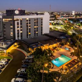 Viesnīca DoubleTree by Hilton Carson pilsētā Kārsona