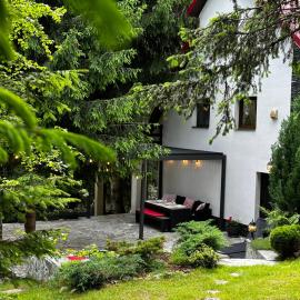 Mountain Chalet - Cabana la Muntele Baisorii, hotel in Muntele Cacovei