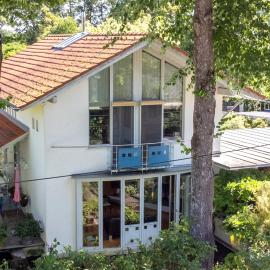25 Min to the Center - 220 m2 Artist's House Villa South of Munich, hotel en Oberhaching