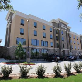 Hampton Inn & Suites Dallas Market Center, hotel u Dallasu