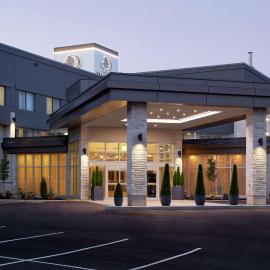 Doubletree By Hilton Montreal Airport, khách sạn ở Dorval