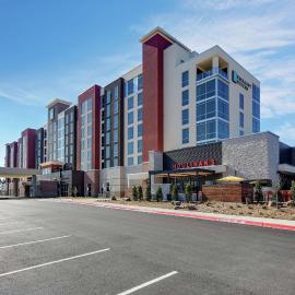 존스버러에 위치한 호텔 Embassy Suites by Hilton Jonesboro Red Wolf Convention Center