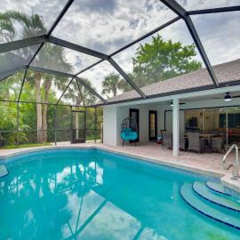 'Casa Blanco' Escape w/ Fire Pit in Sebastian!, Hotel in Sebastian