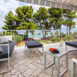 Holiday House de Finis, hotel u Sutivanu