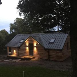 The Hen House A beautifully situated open plan chalet, Hotel in Lothersdale