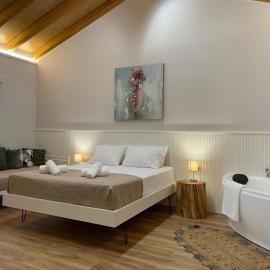 Goninos Jacuzzi Suite