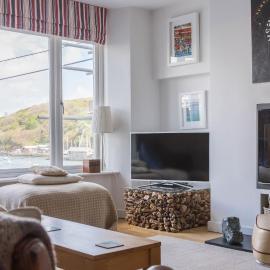 Modern Penthouse, Panoramic Views, Fowey & Polruan، فندق في Polruan