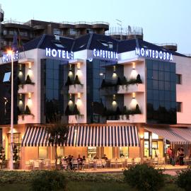 Hotel Montedobra, hotel v destinaci Torrelavega