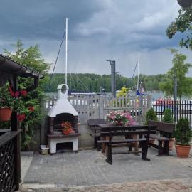 Domek przy promenadzie w Mikołajkach, hotel a Mikołajki