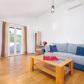 Apartment Ankica B4+2 with private parking place & WiFi, hotel em Tar