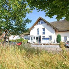 Strandhaus Mönchgut Bed & Breakfast Lobbe, готель у місті Лоббе