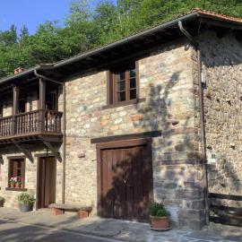 The living mountain - SAJA - CASONA RURAL, hotel a Saja
