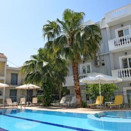 Skalidis Apartments, hotel a Tolo