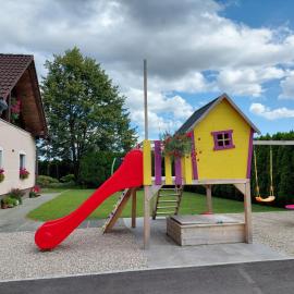 Apartma Žirovnik, hotel i Cerklje na Gorenjskem