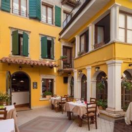 Locanda Al Centrale, Hotel in Caprino Veronese