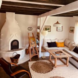 Inside, The Village- Atelier, hotel in Tunari