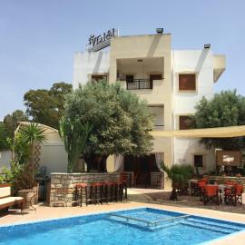Vrisi Apartments & Villa, מלון בפיטסידיה