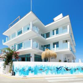 Hostal Cala Llombards