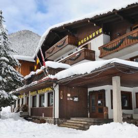 Hotel Bucaneve, hotel a Moena