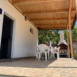 Holiday House Sanja Private Terrace BBQ in Peaceful Surroundings, hotel a Medulin