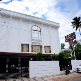 HOTEL EMERALD PALACE, hótel í Kottiyam