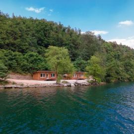 Chalet Alessandrini - Private Lakeside Beach, hotel u gradu 'Tenna '