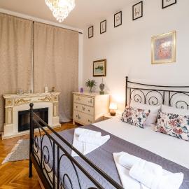 Aristocratic 2bdrm Central Apartment