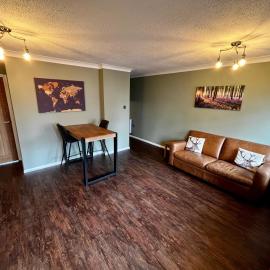 Viesnīca Comfy, modern one bed apartment pilsētā Leistona