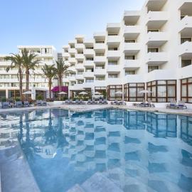 Hotel Tres Torres, hotel v destinácii Santa Eularia des Riu